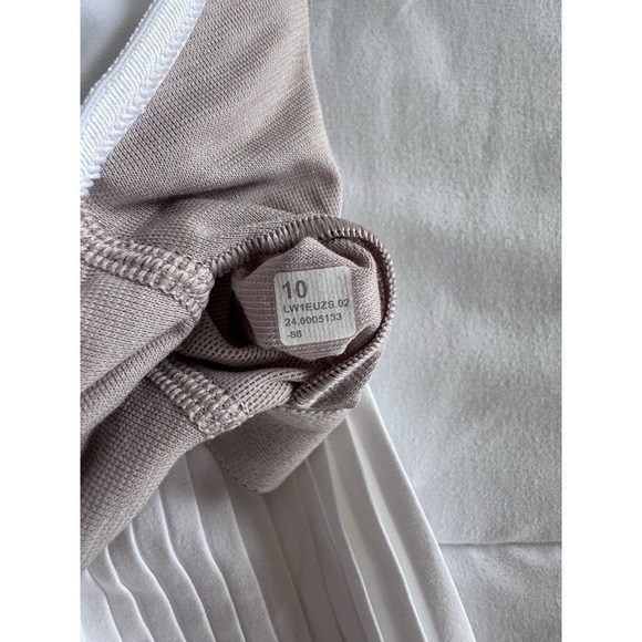 New Lululemon SCOOP NECK PLEATED TENNIS DRESS WHITE Size 10 Built In Bra B/C - Picture 9 of 10